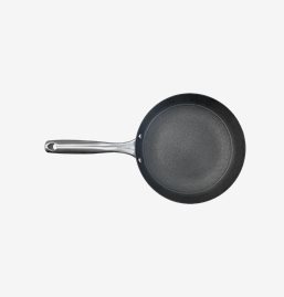 24 cm frying pan in lightweight iron with honeycomp pattern non stick.